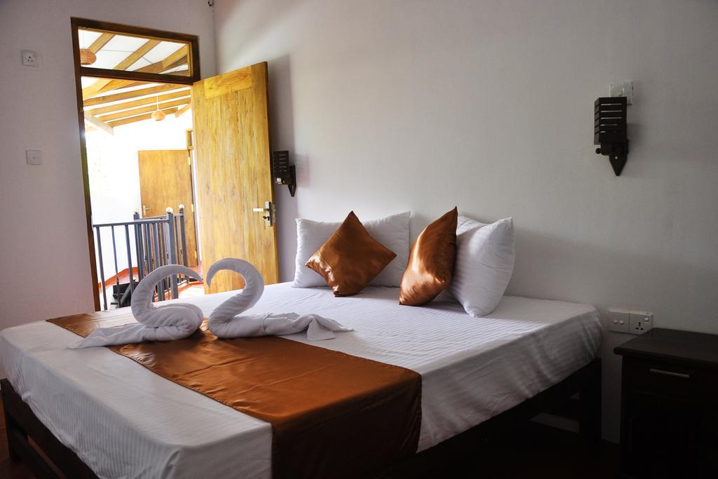Coconut Garden House Hotel Удавалаве Екстериор снимка